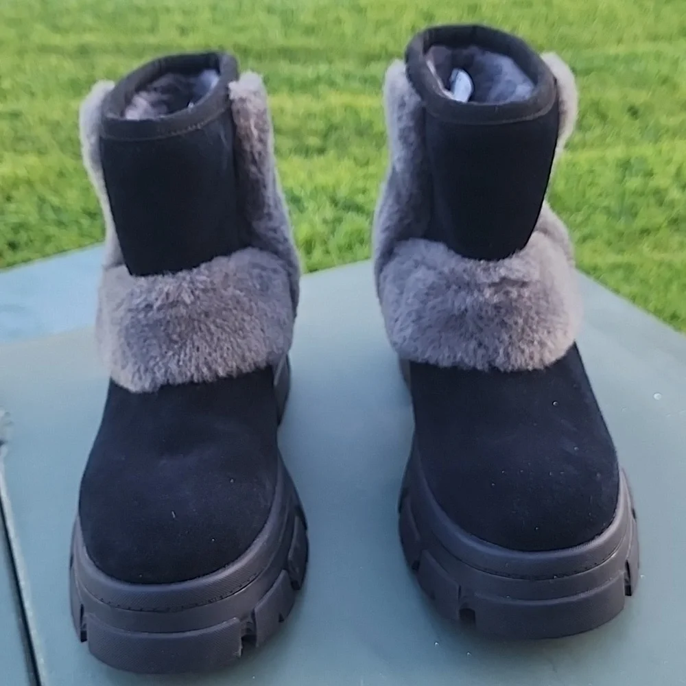 UGG BROOKLYN SUNBURST Boots Size 11 SN 1145710